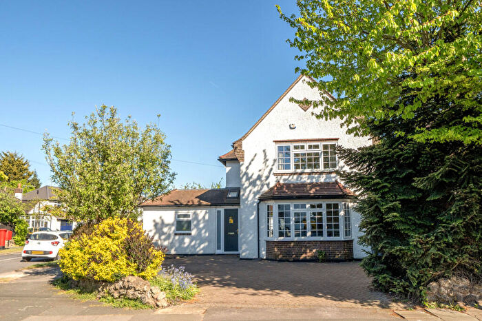 3 Bedroom Detached House For Sale In Myddelton Park, Whetstone, N20