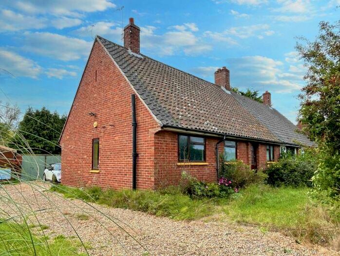 2 Bedroom Semi-Detached Bungalow For Sale In North View, NR21