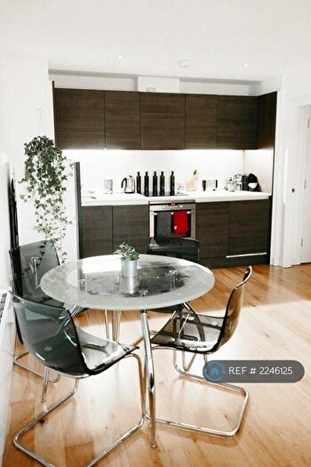 2 Bedroom Flat To Rent In Crampton Street, London, SE17