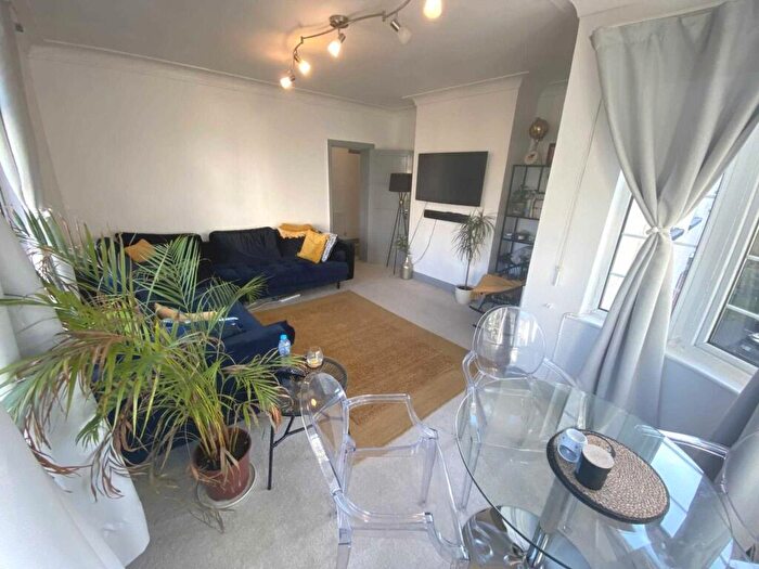 3 Bedroom Flat To Rent In Edgware Court, Edgware, HA8