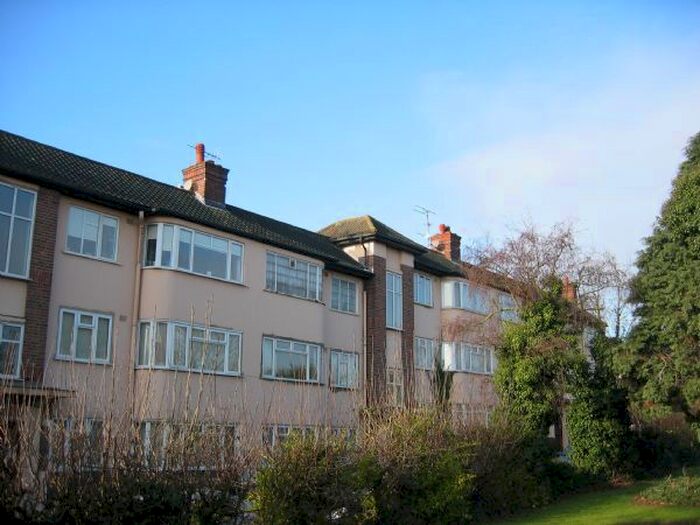 2 Bedroom Flat To Rent In Canons Court, Stonegrove, Edgware, Middlesex, HA8
