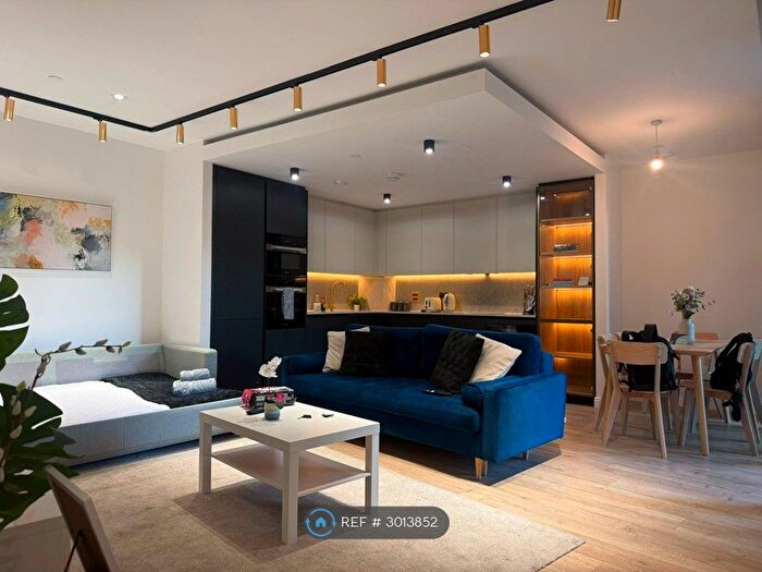 2 Bedroom Flat To Rent In Vermont House, London, EC1V