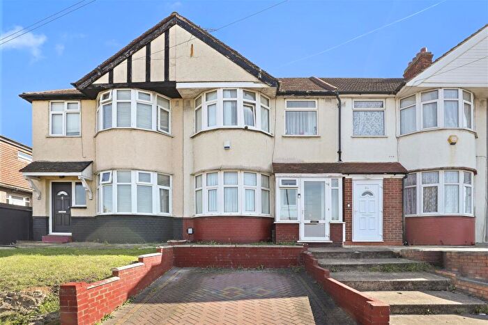 3 Bedroom Terraced House For Sale In Waltham Way, Chingford, E4