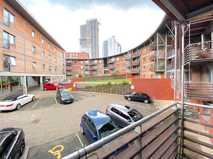 2 Bedroom Apartment To Rent In North Crescent, North Street, Leeds, LS2