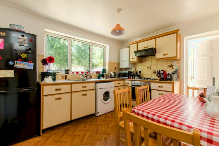 2 Bedroom Flat To Rent In Drakefield Road, Heaver Estate, London, SW17