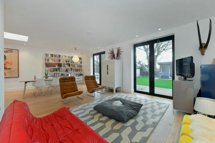 3 Bedroom Flat To Rent In King Edwards Gardens, Acton, W3