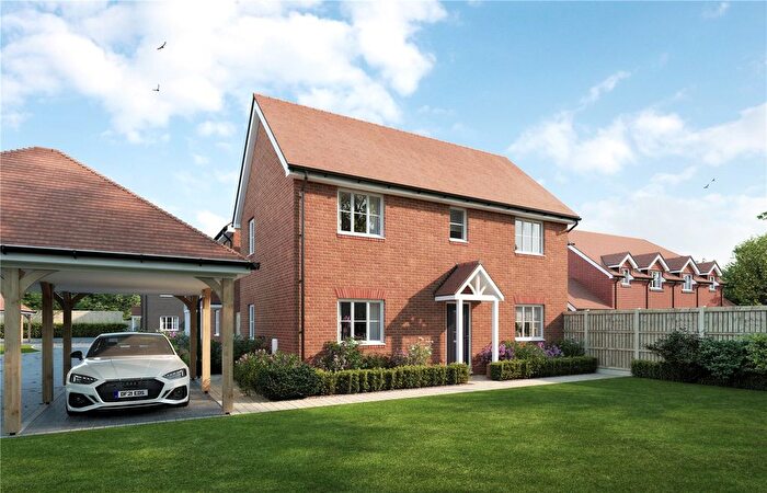 3 Bedroom Detached House For Sale In Fuggle Hop Close, Tongham, Surrey, GU10