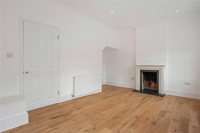 2 Bedroom End Of Terrace House To Rent In Allingham Street, Islington, Angel, London, N1