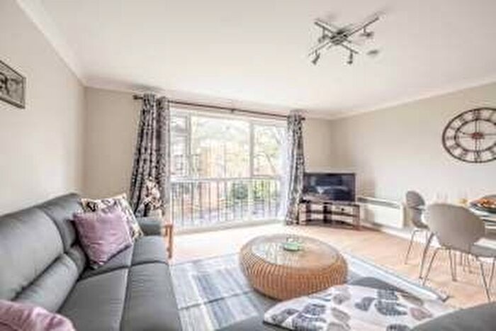 2 Bedroom Flat To Rent In Osborne Road, Windsor, Berkshire, SL4