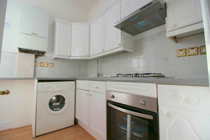 1 Bedroom Flat To Rent In Munster Road, London, SW6
