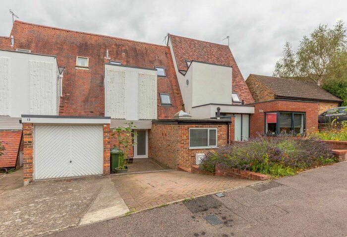 4 Bedroom Property To Rent In Priory Gardens, Berkhamsted, HP4