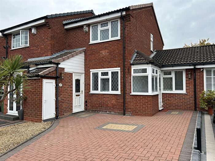 3 Bedroom Semi-detached House For Sale In Tackford Close, Castle Bromwich., B36