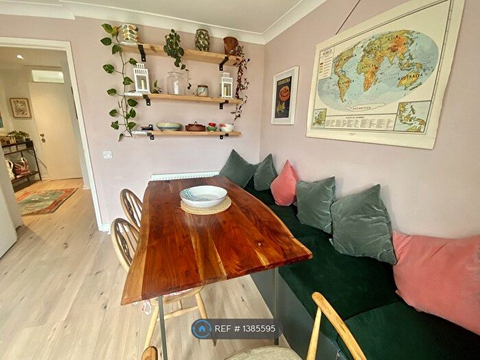 4 Bedroom Semi-detached House To Rent In Brinkworth Way, London, E9