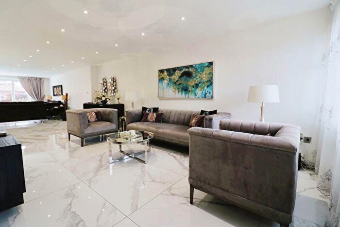 4 Bedroom Semi-Detached House To Rent In Impressive Bedroom House, Seacourt Road, SL3
