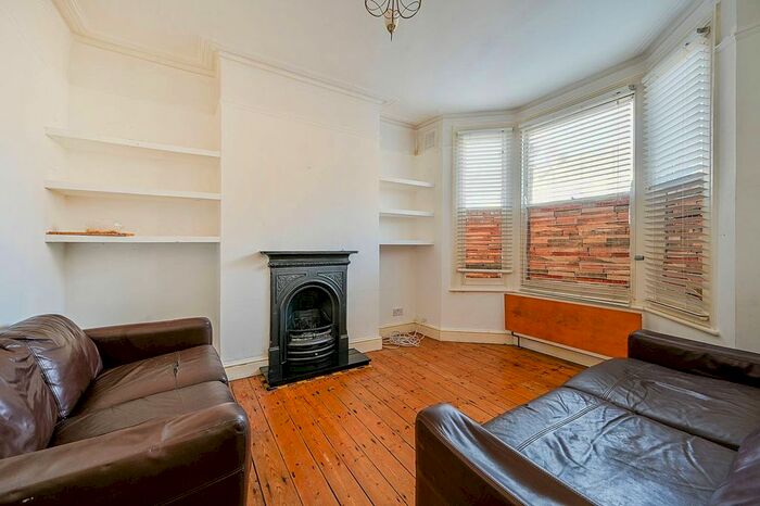 3 Bedroom Property To Rent In Bonchurch Road, Northfields, London, W13
