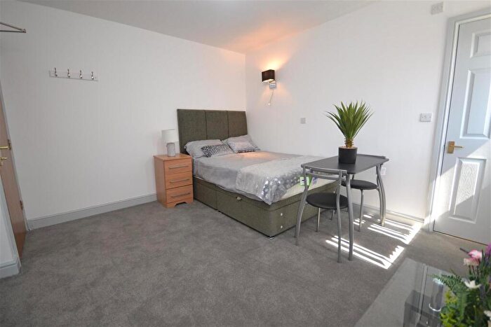 Studio To Rent In London Road, Reading, RG1