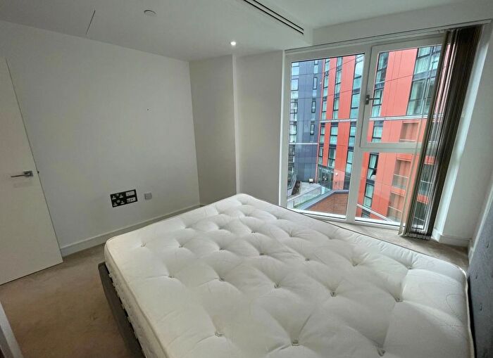 1 Bedroom Flat To Rent In Wandsworth Road, London, SW8