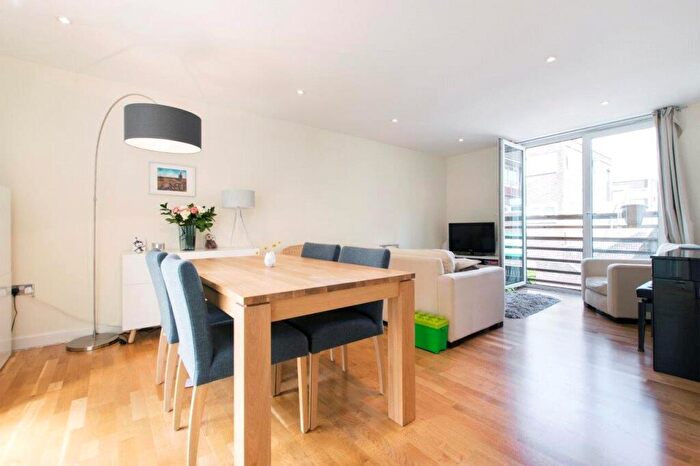 2 Bedroom Apartment To Rent In Basire Street, London, N1