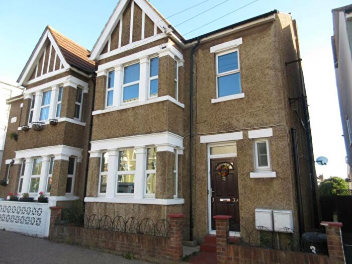 2 Bedroom Flat To Rent In Holland Road, Westcliff On Sea, SS0