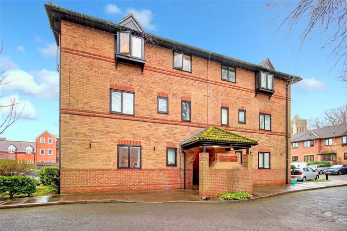 2 Bedroom Apartment To Rent In St Swithins Court, Polehampton Close, Twyford, Berks, RG10