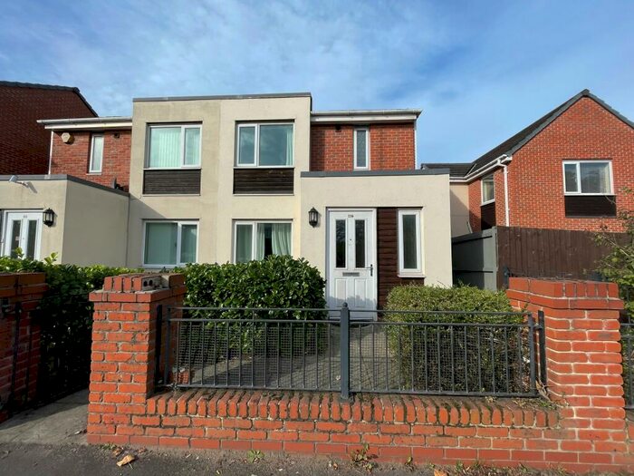 3 Bedroom Semi-Detached House To Rent In Tunnel Road, L7