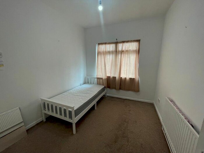 2 Bedroom Flat To Rent In Richmond Road, Sheffield, S13