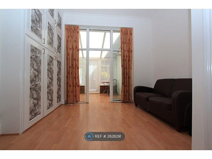 Studio To Rent In Howitt Road, London, NW3