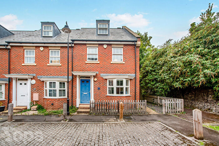 3 Bedroom End Of Terrace House For Sale In Reed Court, Greenhithe, DA9