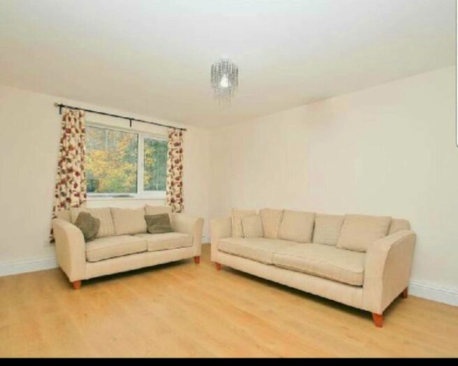 2 Bedroom Flat To Rent In Evergreen Way, Hayes UB3