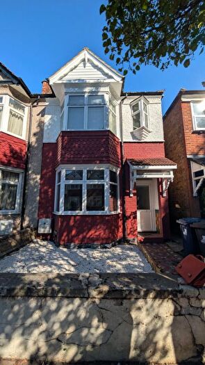 5 Bedroom Semi-detached House To Rent In Sydney Road, London, W13