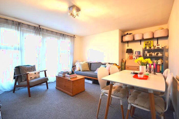 1 Bedroom Flat To Rent In Russell Road, Buckhurst Hill, IG9