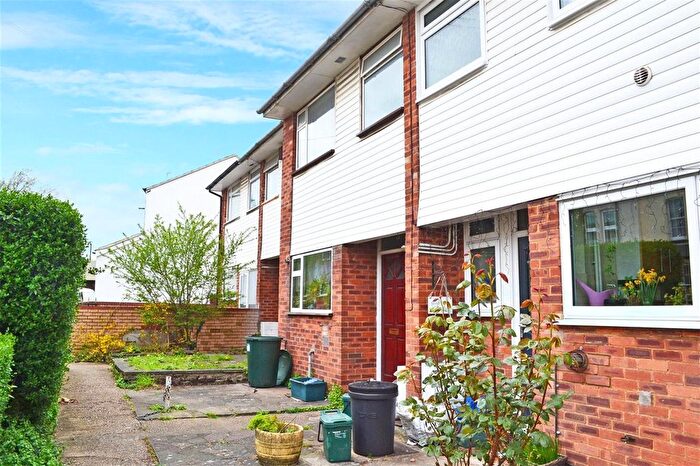 3 Bedroom Terraced House To Rent In Linkfield Road, Middlesex, TW7