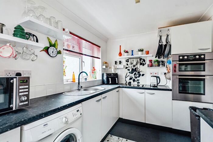 2 Bedroom Terraced House For Sale In Linslade Street, Swindon, SN2