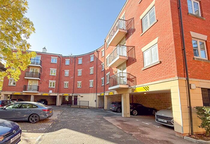 2 Bedroom Flat To Rent In Brookbank Close, Cheltenham, GL50
