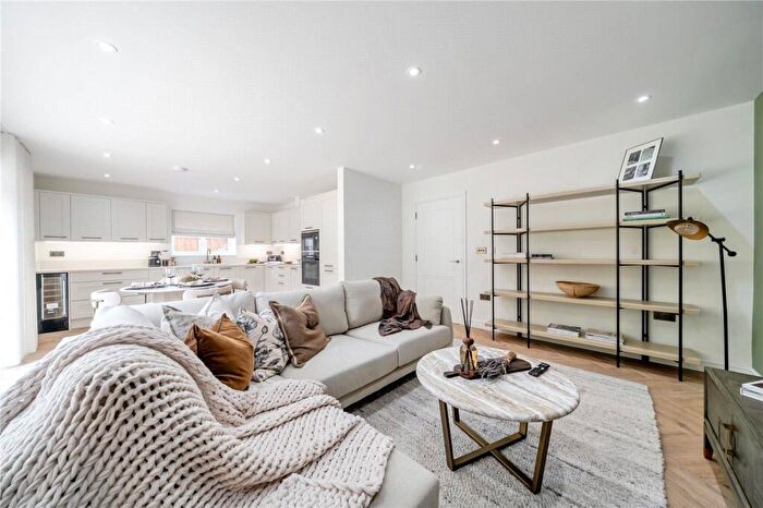 3 Bedroom Detached House For Sale In Turpington Lane, Bromley, BR2