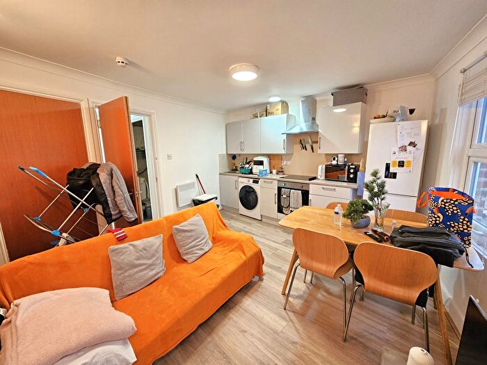 2 Bedroom Flat To Rent In High Road, Willesden, London, NW10