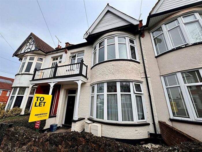 2 Bedroom Flat To Rent In Westminster Drive, Westcliff-On-Sea, SS0