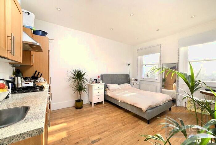 Apartment To Rent In Fellows Road, London, NW3