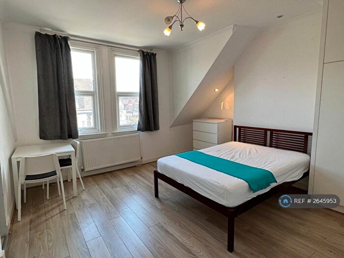 Studio To Rent In Kilburn, London, NW6