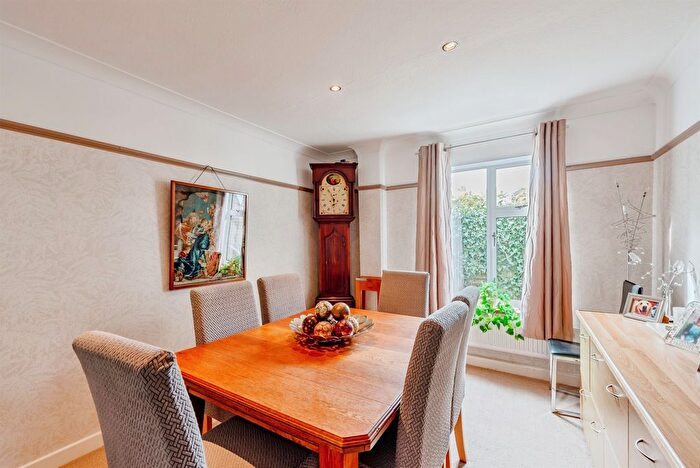 5 Bedroom Detached House For Sale In Holtye Road, East Grinstead, RH19
