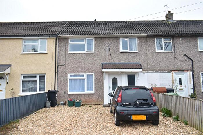 2 Bedroom Flat For Sale In Gathorne Crescent, Yate, BS37