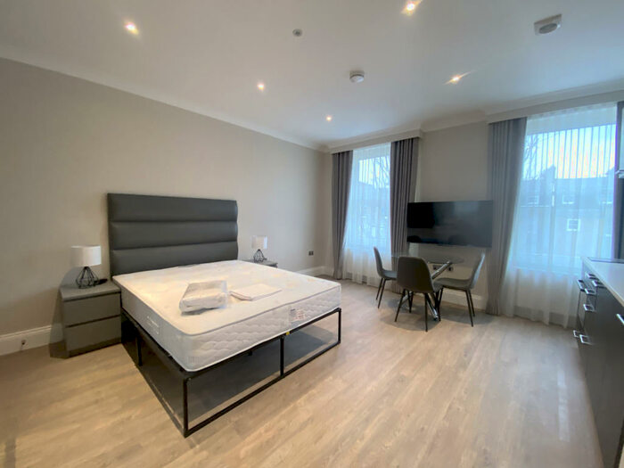 Studio To Rent In Redcliffe Gardens, Chelsea, London, SW10