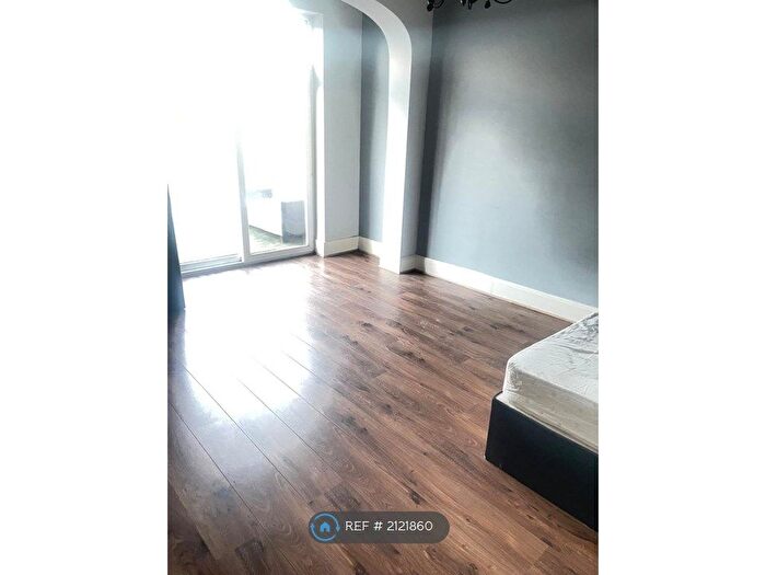 3 Bedroom Semi-Detached House To Rent In Wanstead Lane, Ilford, IG1