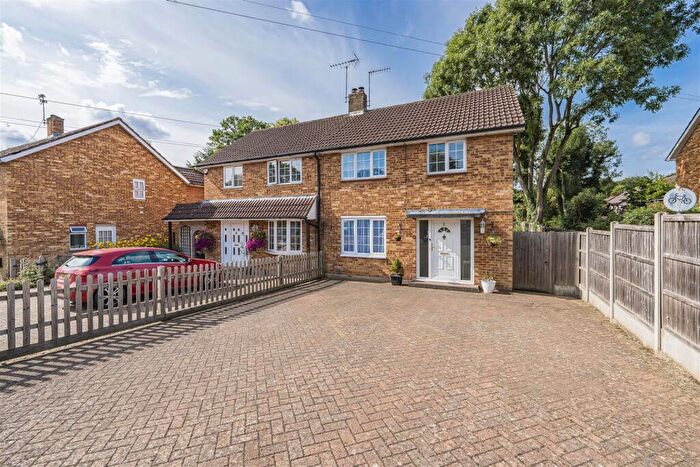 3 Bedroom Semi-Detached House For Sale In Hamilton Close, Bricket Wood, St. Albans, AL2