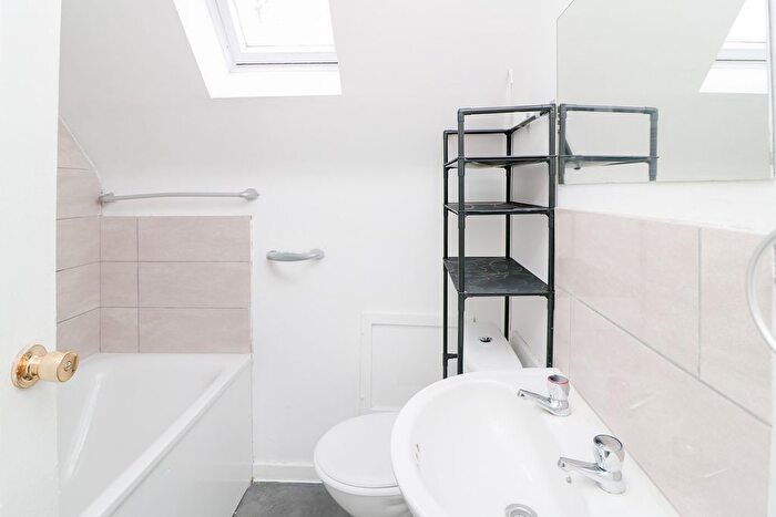 1 Bedroom Semi-Detached House To Rent In Grove Road, Mitcham, CR4