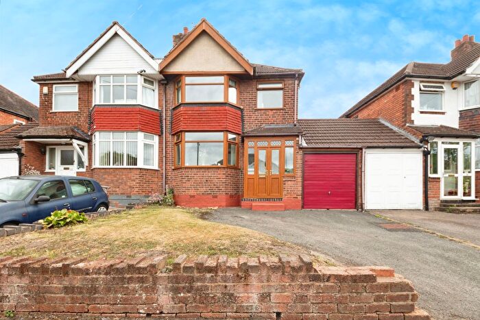 3 Bedroom Semi-Detached House For Sale In Greyfort Crescent, Solihull, B92