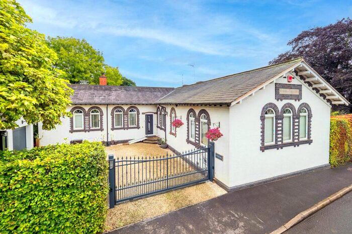 3 Bedroom Semi-Detached Bungalow For Sale In Langley Road, Claverdon, CV35
