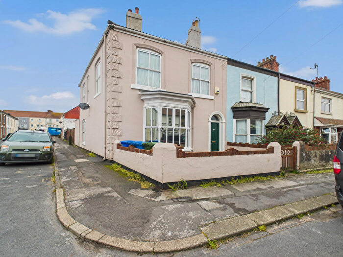 4 Bedroom End Of Terrace House For Sale In South Cliff Road, Withernsea, Yorkshire, HU19