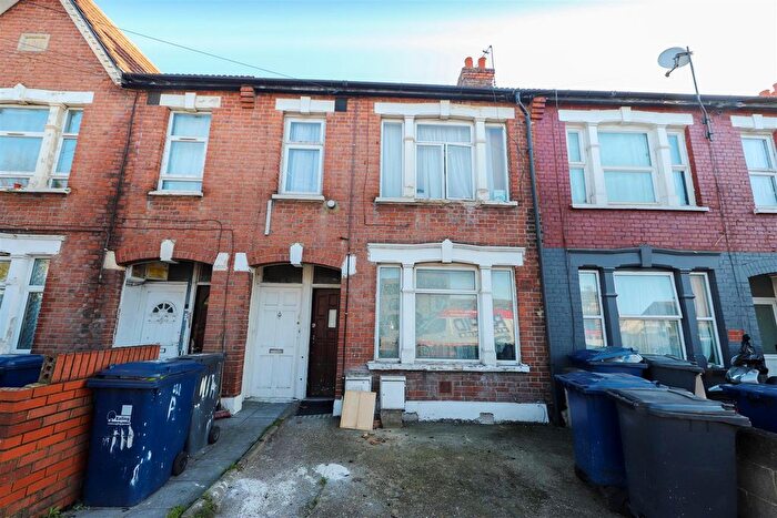2 Bedroom Maisonette For Sale In Western Road, Southall, UB2