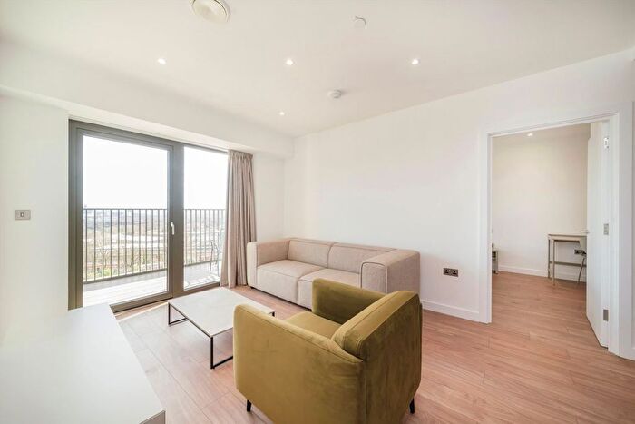 2 Bedroom Flat To Rent In Victoria Road, North Acton, W3